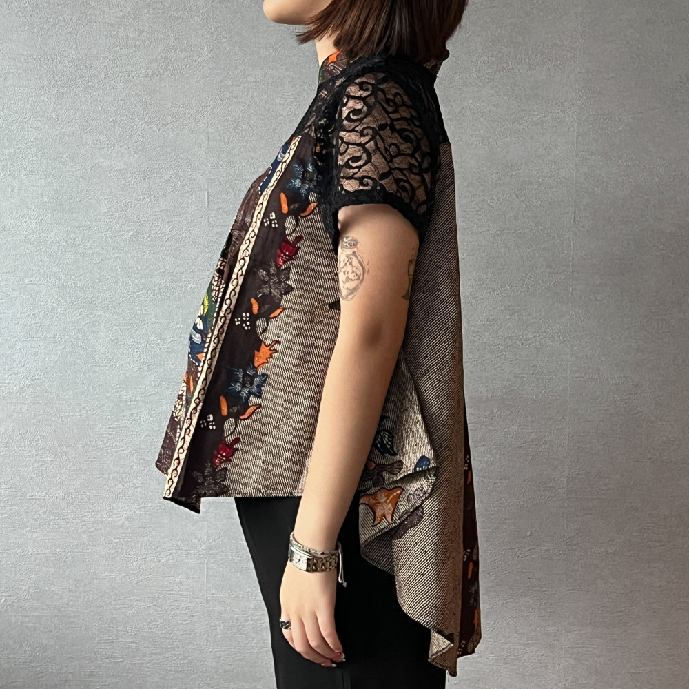 【INBATIC】RENDALA - Batik Laced Top 蕾絲上衣 - Brown Vines 棕藤蔓-細節圖3
