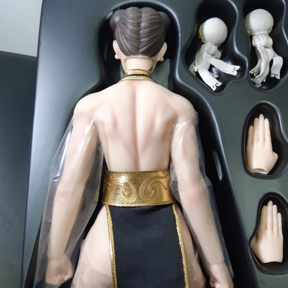 拆檢 PLAY TOY 格鬥女神2.0 快打旋風 春麗 P023A 黑衣 1/6 12吋 包膠可動人偶-細節圖5