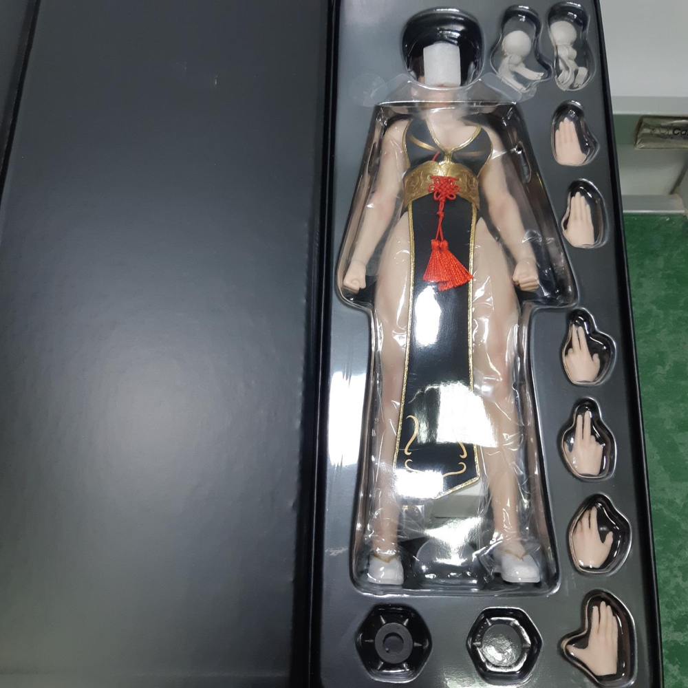 拆檢 PLAY TOY 格鬥女神2.0 快打旋風 春麗 P023A 黑衣 1/6 12吋 包膠可動人偶-細節圖7