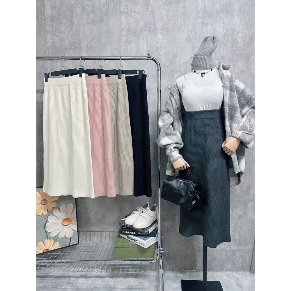 台中現貨實拍 秋冬必備 棉花糖女孩 大尺碼 大屁屁 經典不敗的超彈力後開叉激瘦坑紋針織裙 5色-細節圖2