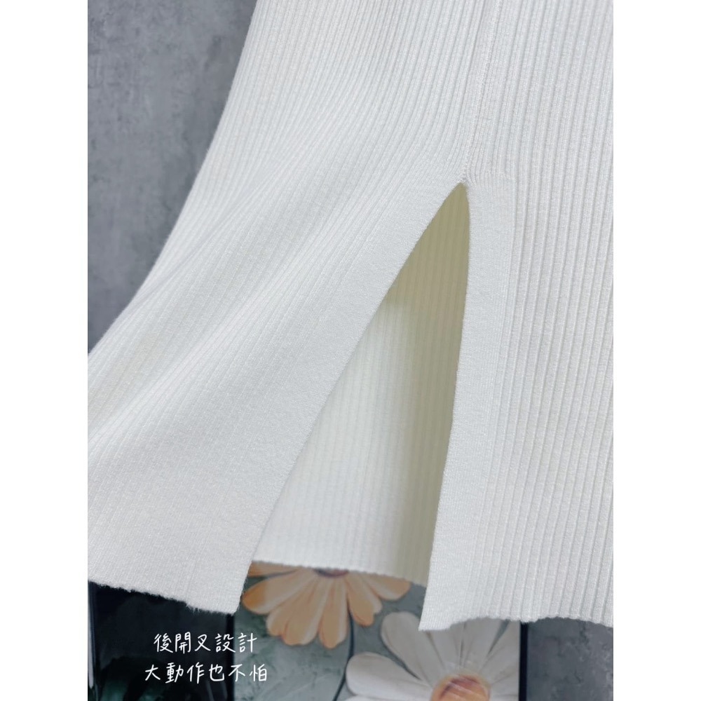 台中現貨實拍 秋冬必備 棉花糖女孩 大尺碼 大屁屁 經典不敗的超彈力後開叉激瘦坑紋針織裙 5色-細節圖4