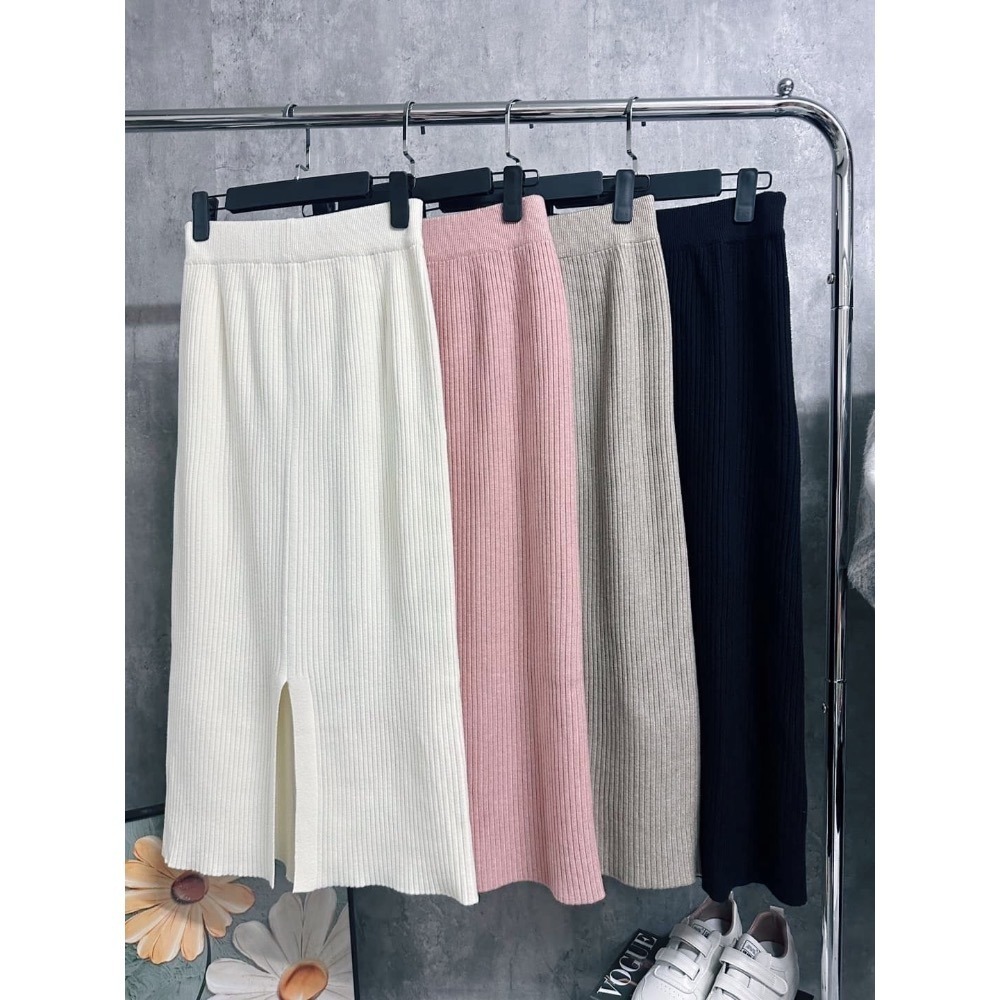 台中現貨實拍 秋冬必備 棉花糖女孩 大尺碼 大屁屁 經典不敗的超彈力後開叉激瘦坑紋針織裙 5色-細節圖5