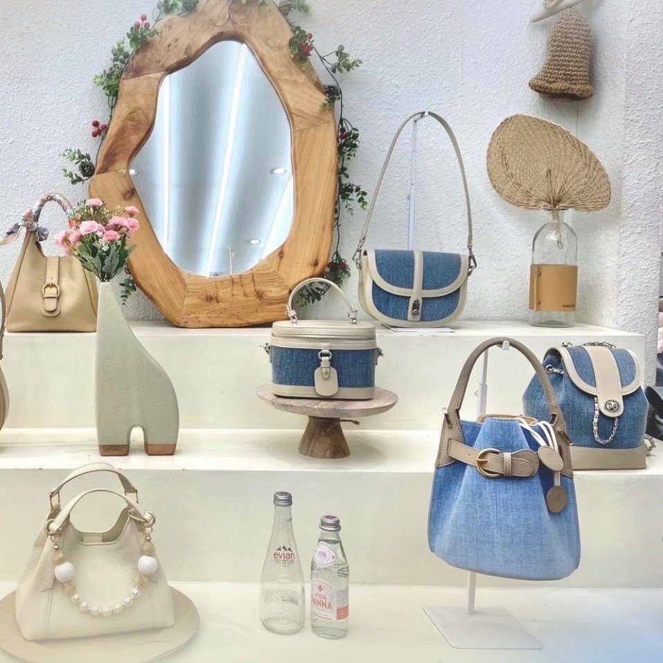 正韓現貨 真皮全牛皮早春拼接牛仔冰川白 多ways 小香風鏈條後背包/珠寶化妝盒子/馬鞍包/水桶包含內袋束口袋-細節圖2