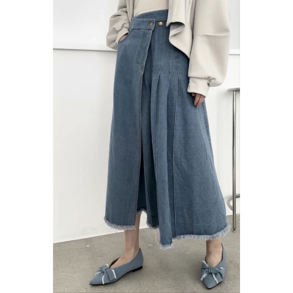 現貨 可調節暗扣一片式交叉魚尾百摺長裙半身後鬆緊彈性 大尺碼可下擺毛邊 2色 淺藍 深藍 丹寧 牛仔裙  不規則不對-細節圖5