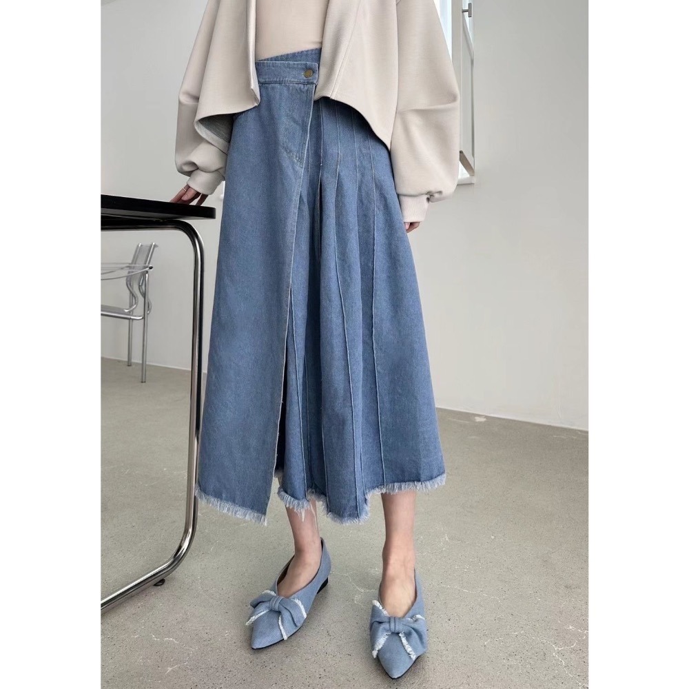 現貨 可調節暗扣一片式交叉魚尾百摺長裙半身後鬆緊彈性 大尺碼可下擺毛邊 2色 淺藍 深藍 丹寧 牛仔裙  不規則不對-細節圖7