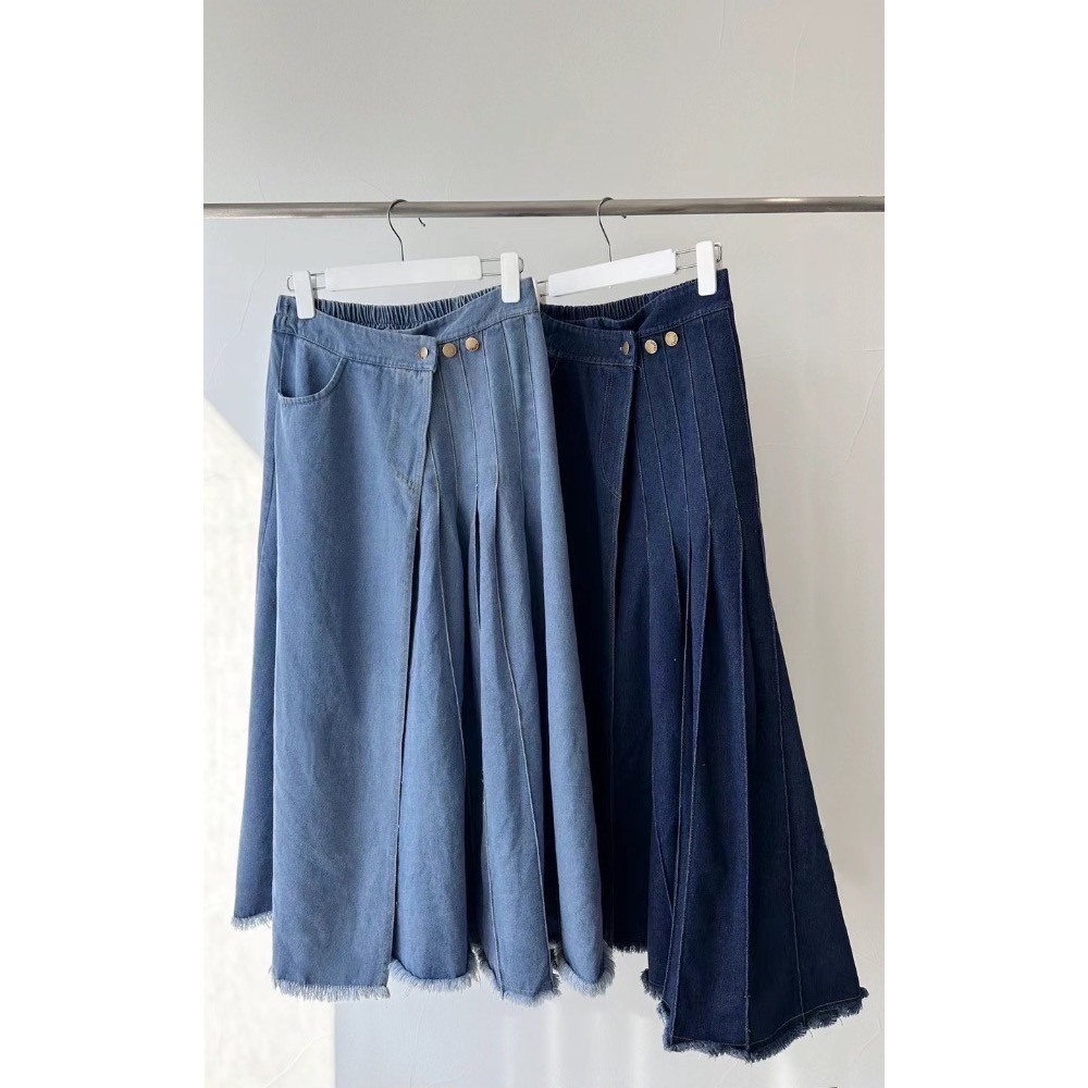 現貨 可調節暗扣一片式交叉魚尾百摺長裙半身後鬆緊彈性 大尺碼可下擺毛邊 2色 淺藍 深藍 丹寧 牛仔裙  不規則不對-細節圖10