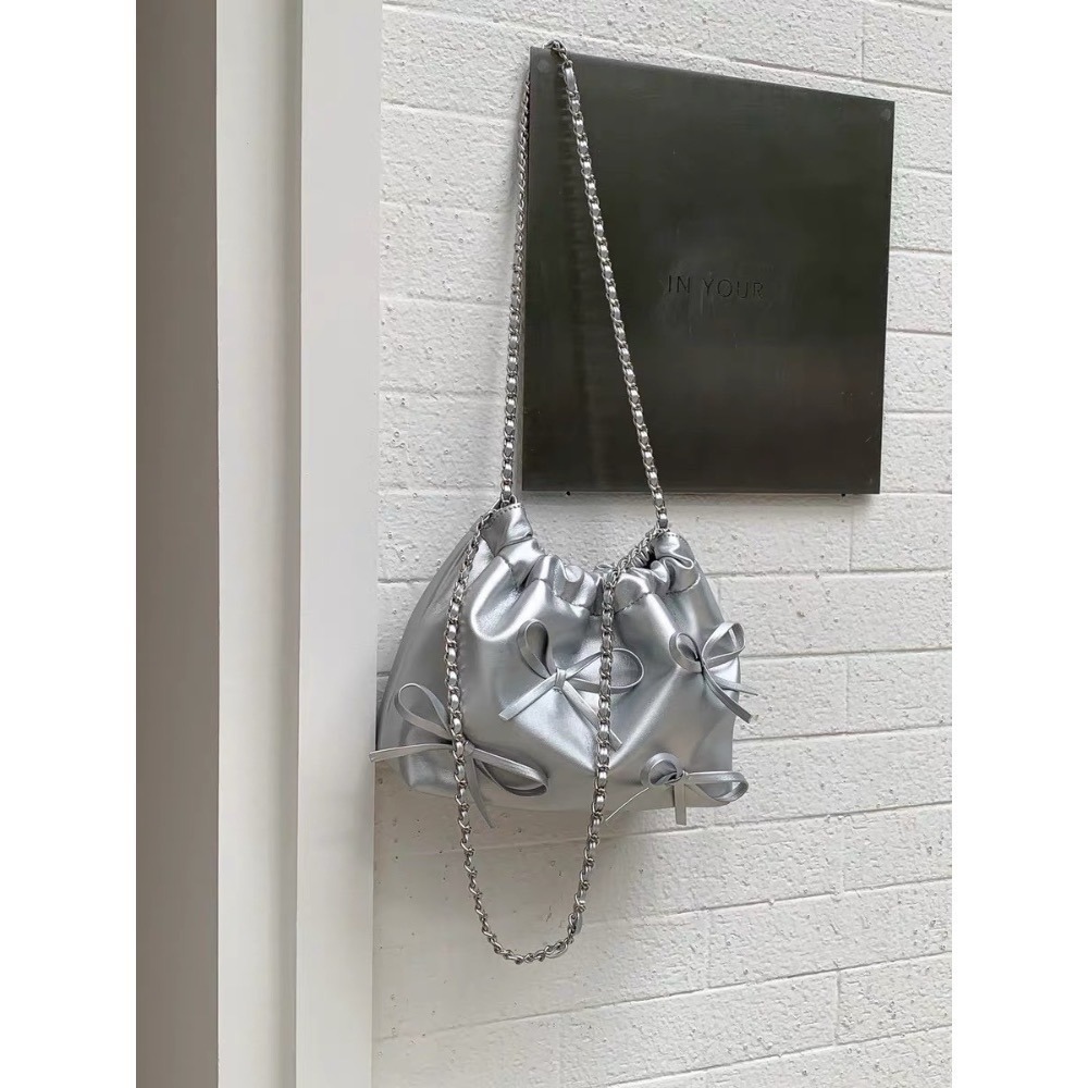 台中現貨 最近很火的蝴蝶結鏈條包/水桶包 闆娘自留款共2款3+5色-細節圖5