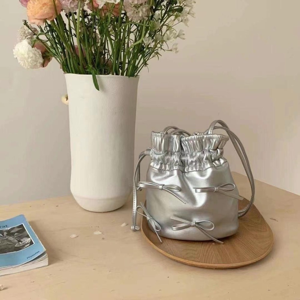 台中現貨 最近很火的蝴蝶結鏈條包/水桶包 闆娘自留款共2款3+5色-細節圖7