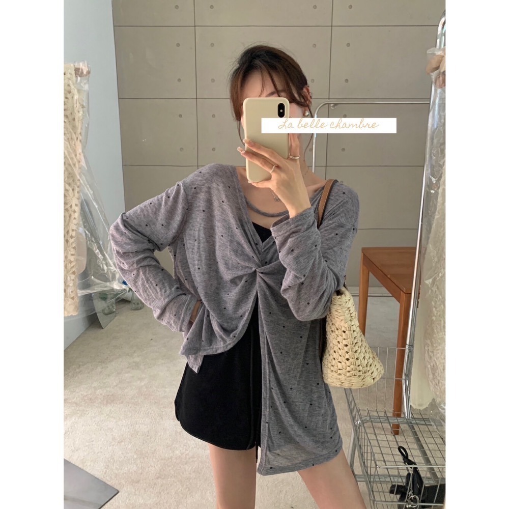 台中現貨 這件闆娘有夠喜歡 很喜歡抓皺開衩跟頸鏈穿法🤍cp值很高 大推🖤🤍🩶三色-細節圖3