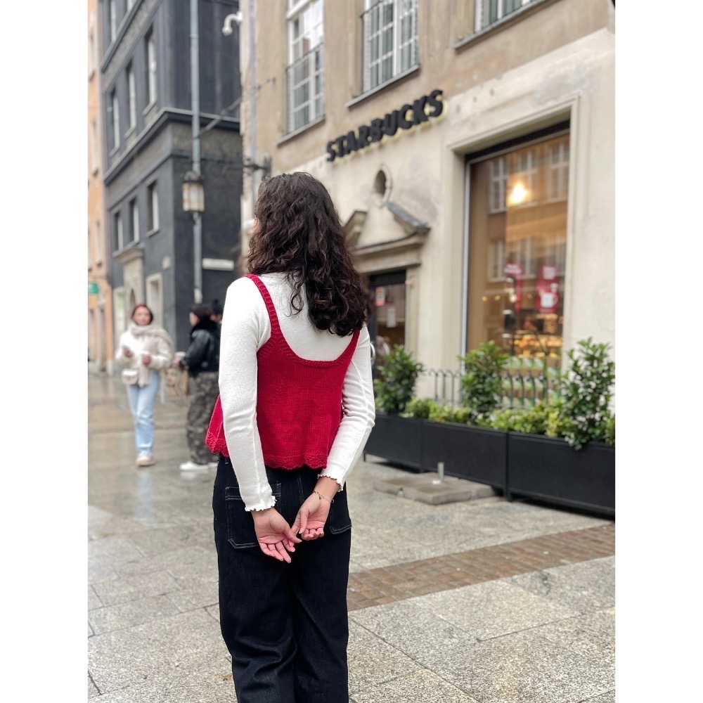 ［台中現貨⚡️］202512歐洲旅拍新品小資毛線針織背心 毛線🧶鉤針針織 下擺蕾絲 小裙擺 A字 4色-細節圖3