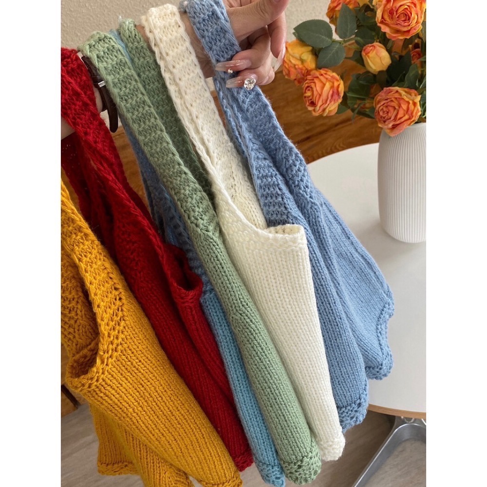 ［台中現貨⚡️］202512歐洲旅拍新品小資毛線針織背心 毛線🧶鉤針針織 下擺蕾絲 小裙擺 A字 4色-細節圖5