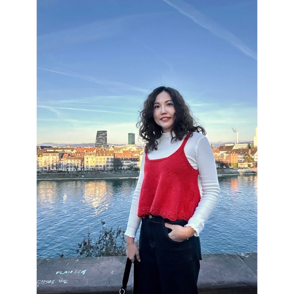 ［台中現貨⚡️］202512歐洲旅拍新品小資毛線針織背心 毛線🧶鉤針針織 下擺蕾絲 小裙擺 A字 4色-細節圖6