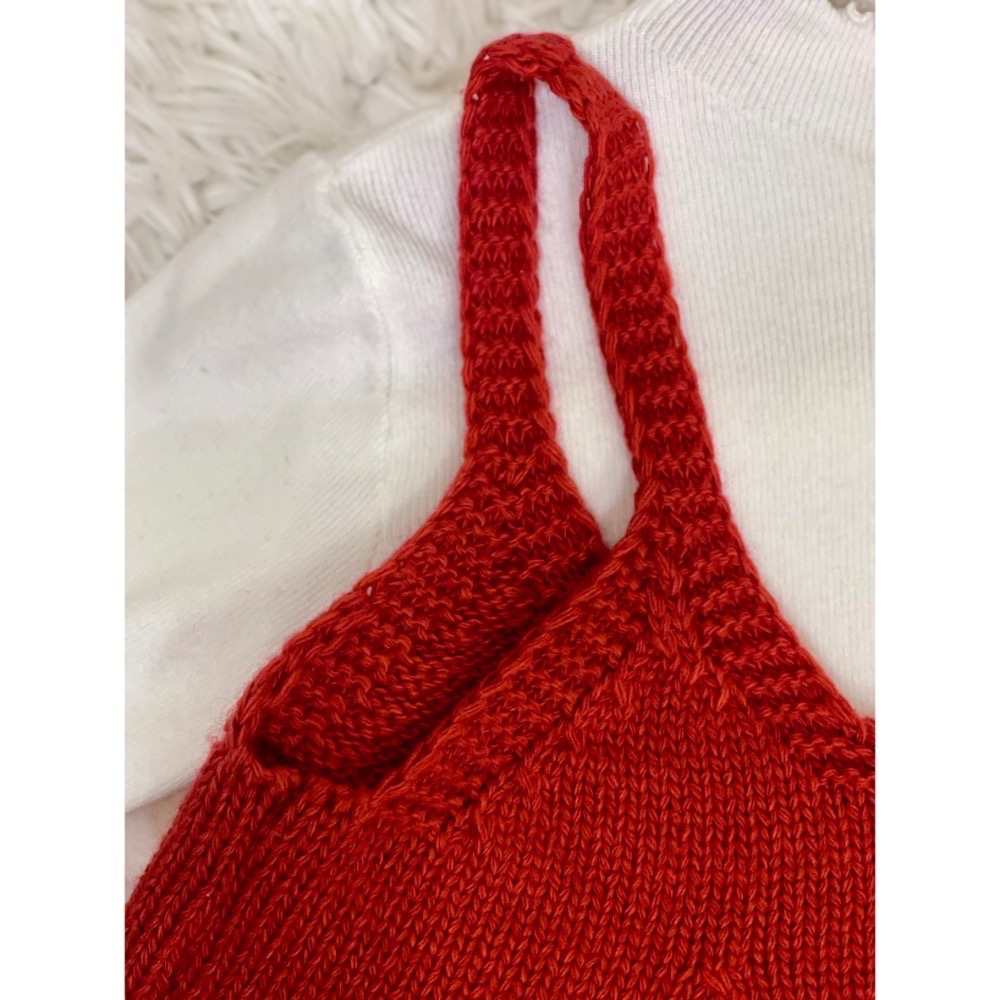 ［台中現貨⚡️］202512歐洲旅拍新品小資毛線針織背心 毛線🧶鉤針針織 下擺蕾絲 小裙擺 A字 4色-細節圖9