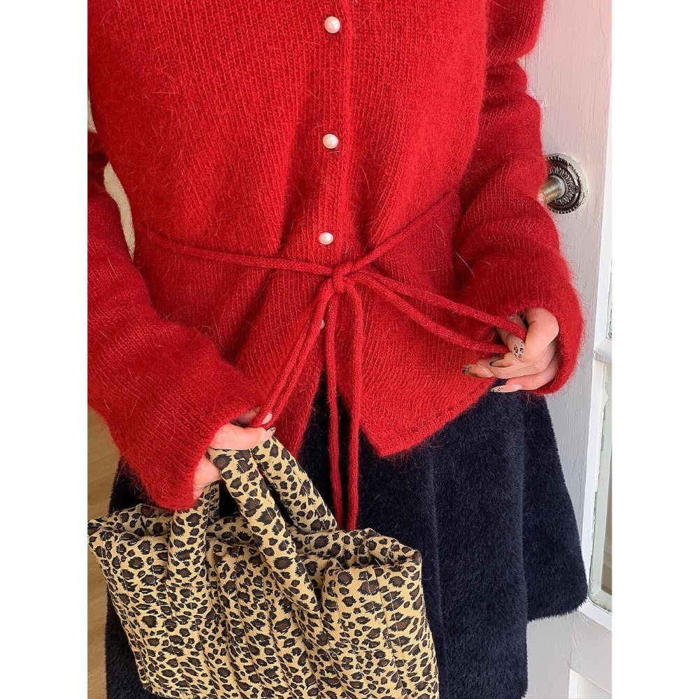 ［台中現貨⚡️］情人節封面氣質綁帶珍珠款！V領顯瘦腰身毛衣（含20%兔毛）-細節圖4