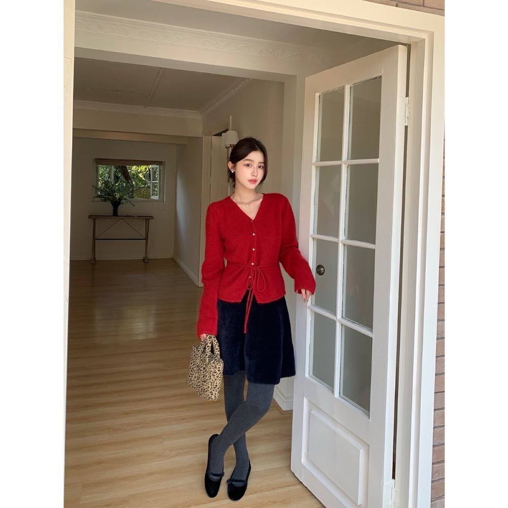 ［台中現貨⚡️］情人節封面氣質綁帶珍珠款！V領顯瘦腰身毛衣（含20%兔毛）-細節圖7