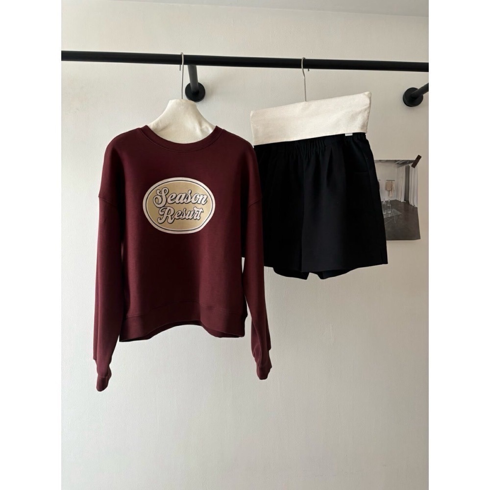 ［台中現貨⚡️］202512歐洲旅拍新品小資💘超百搭值得包色的A字顯瘦版型！彈性腰圍斜紋布下擺開叉短褲3色現貨-細節圖5