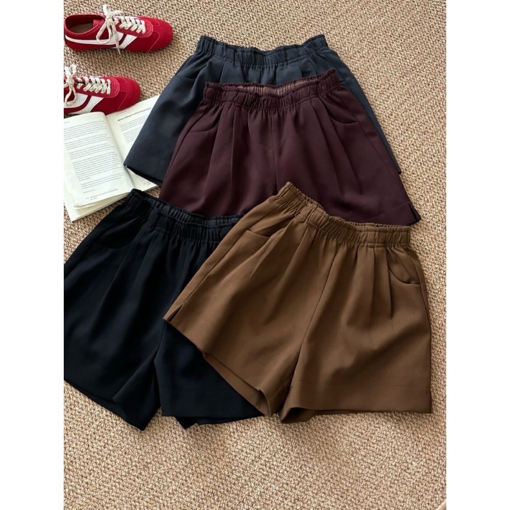 ［台中現貨⚡️］202512歐洲旅拍新品小資💘超百搭值得包色的A字顯瘦版型！彈性腰圍斜紋布下擺開叉短褲3色現貨-細節圖6