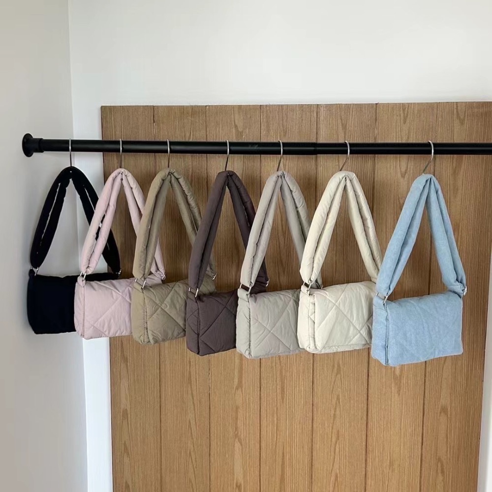 台中現貨⚡️超可愛大容量、澎澎兩背包黑色、米白2色現貨 可斜背 肩背 腋下包 雲朵包-細節圖3