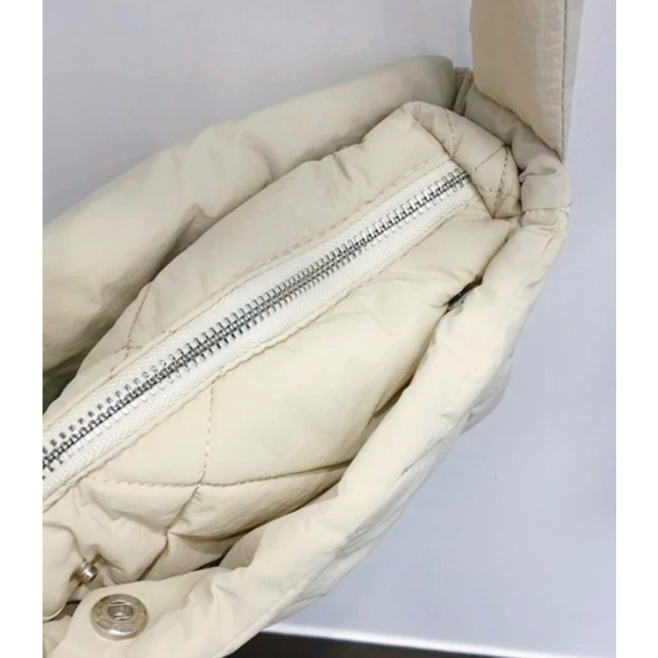 台中現貨⚡️超可愛大容量、澎澎兩背包黑色、米白2色現貨 可斜背 肩背 腋下包 雲朵包-細節圖7