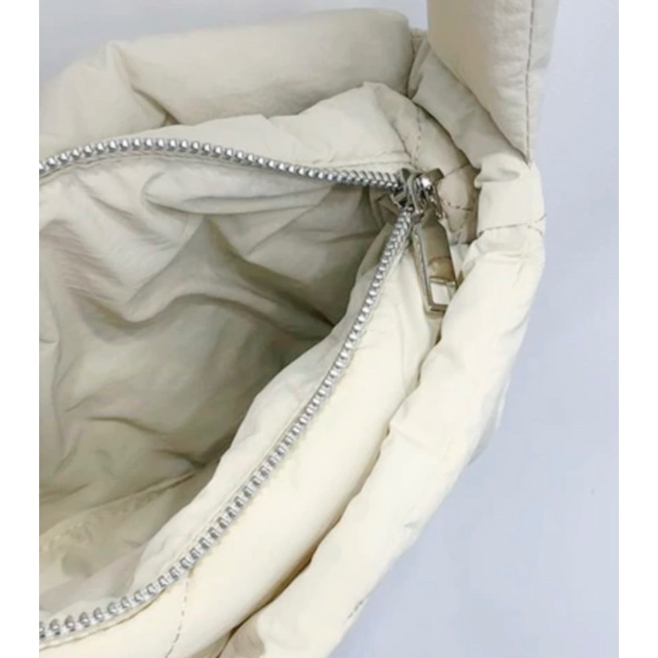 台中現貨⚡️超可愛大容量、澎澎兩背包黑色、米白2色現貨 可斜背 肩背 腋下包 雲朵包-細節圖8