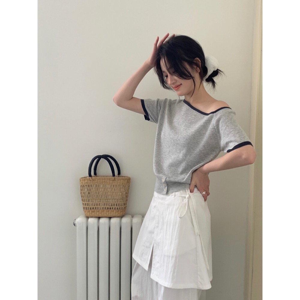 台中現貨⚡️氣質lady風 小露香肩 小香撞色 不對稱拼色斜領側扣短袖針織衫-細節圖8