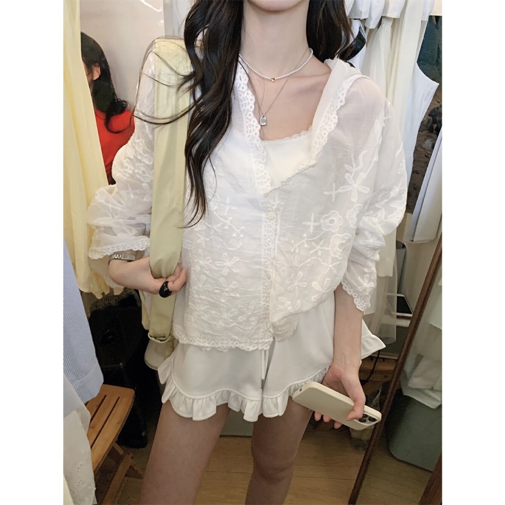 台中現貨⚡️必買‼️人間在逃仙女🧚‍♀️純欲天花板！設計感燒花布蕾絲蕾絲連帽防曬襯衫外套罩衫-細節圖4