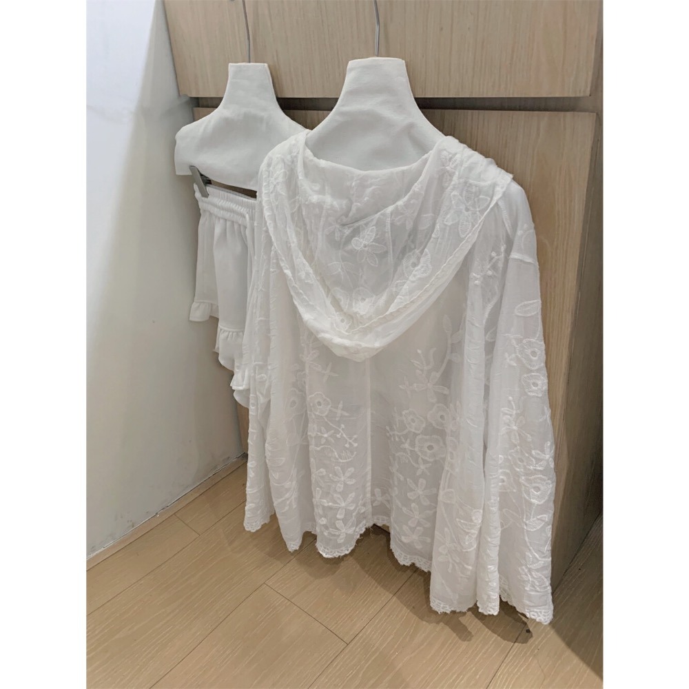 台中現貨⚡️必買‼️人間在逃仙女🧚‍♀️純欲天花板！設計感燒花布蕾絲蕾絲連帽防曬襯衫外套罩衫-細節圖5