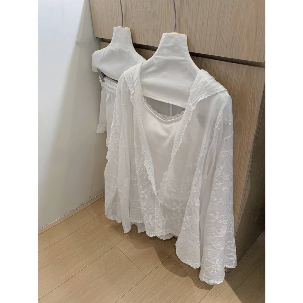 台中現貨⚡️必買‼️人間在逃仙女🧚‍♀️純欲天花板！設計感燒花布蕾絲蕾絲連帽防曬襯衫外套罩衫-細節圖6