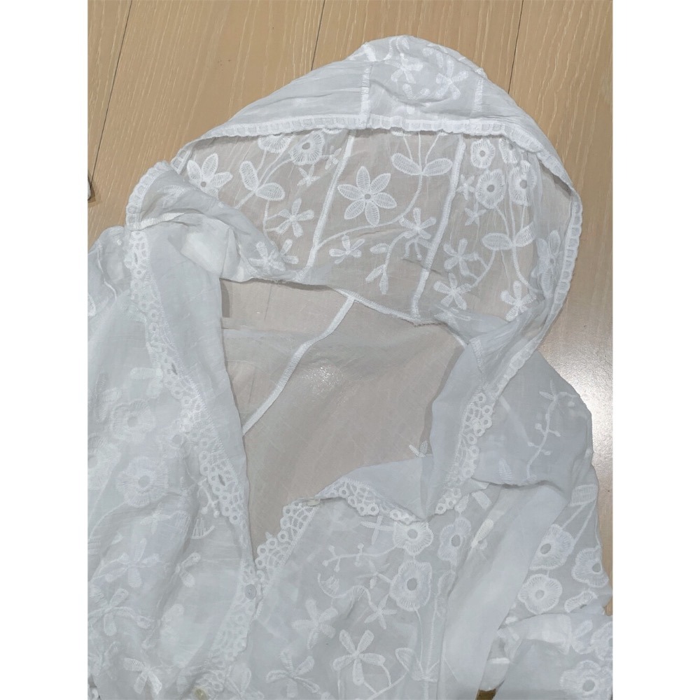 台中現貨⚡️必買‼️人間在逃仙女🧚‍♀️純欲天花板！設計感燒花布蕾絲蕾絲連帽防曬襯衫外套罩衫-細節圖7