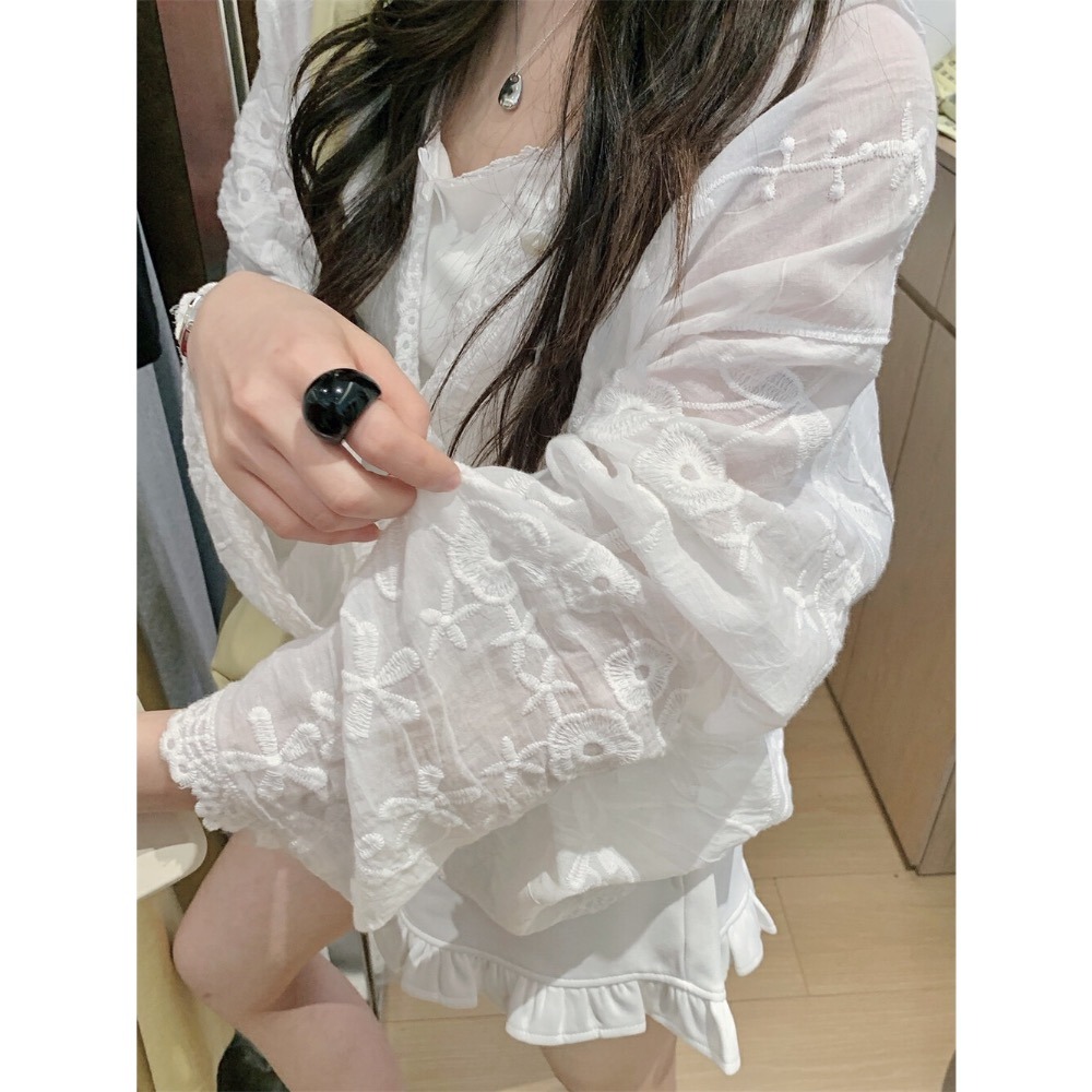 台中現貨⚡️必買‼️人間在逃仙女🧚‍♀️純欲天花板！設計感燒花布蕾絲蕾絲連帽防曬襯衫外套罩衫-細節圖8