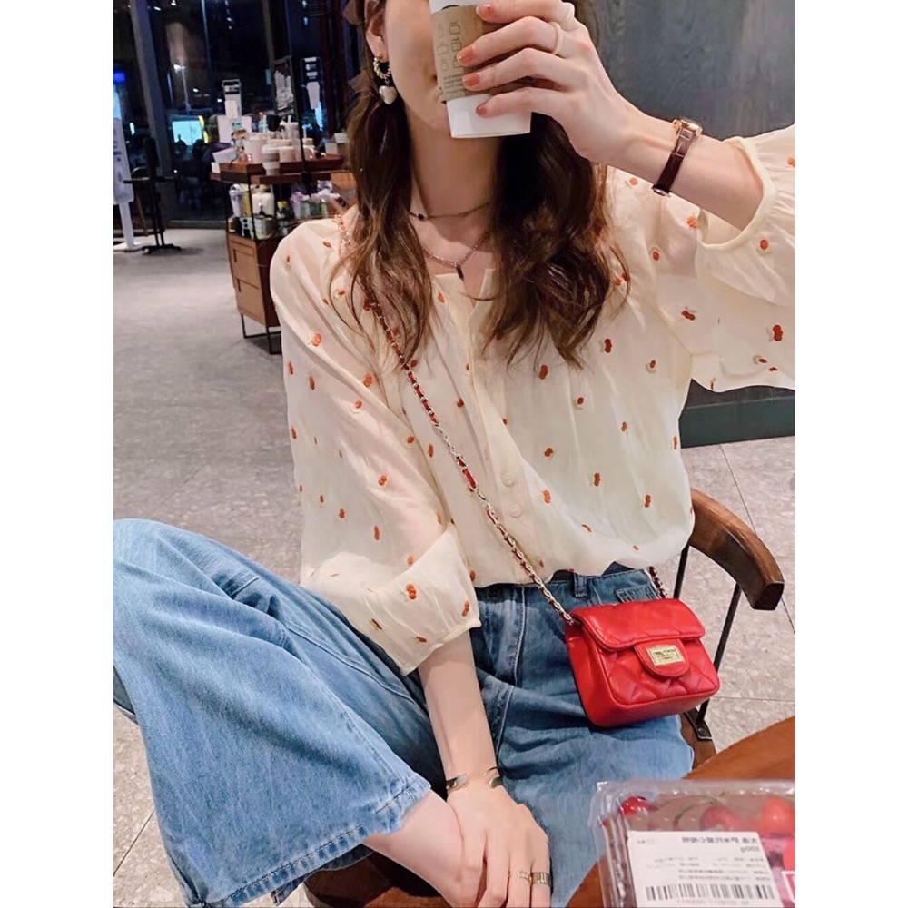 台中現貨⚡️法式復古甜心 🍬 立體刺繡碎花水玉點點圓點寬鬆顯瘦公主袖燈籠袖防曬罩衫襯衫-細節圖2