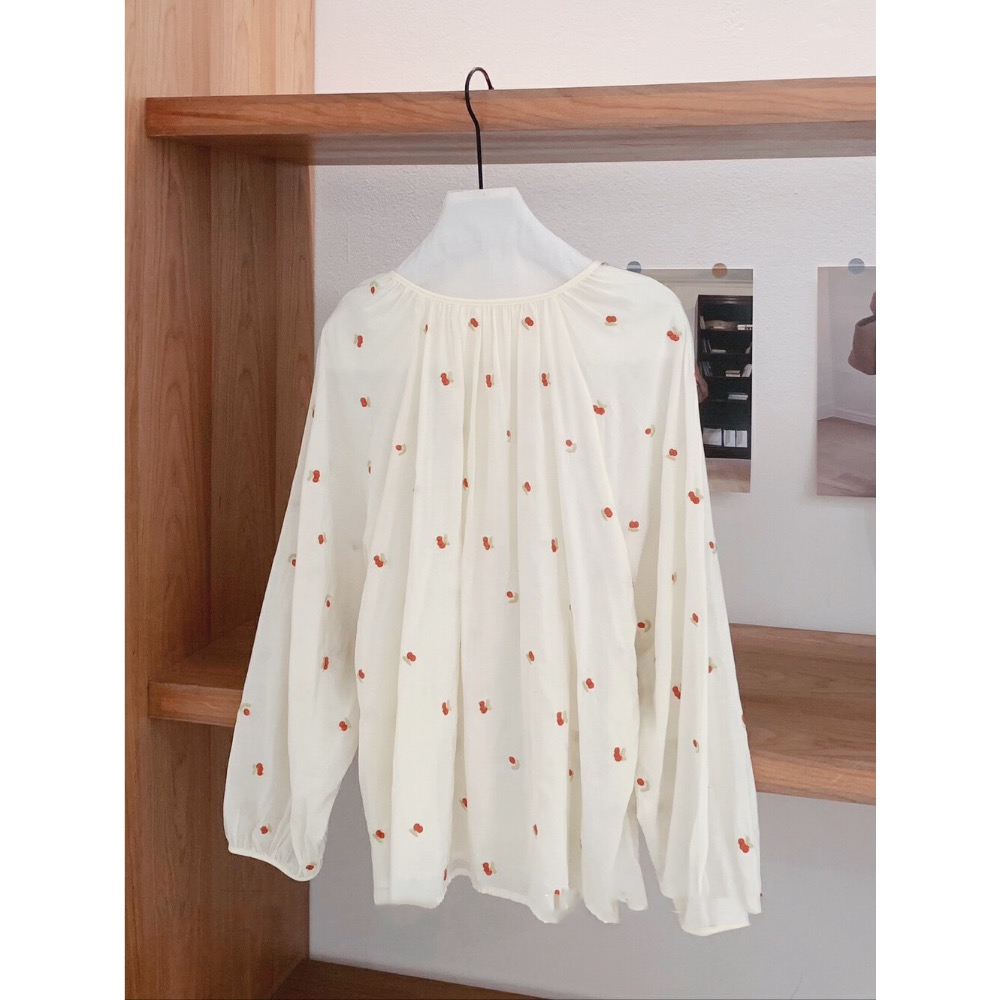 台中現貨⚡️法式復古甜心 🍬 立體刺繡碎花水玉點點圓點寬鬆顯瘦公主袖燈籠袖防曬罩衫襯衫-細節圖5