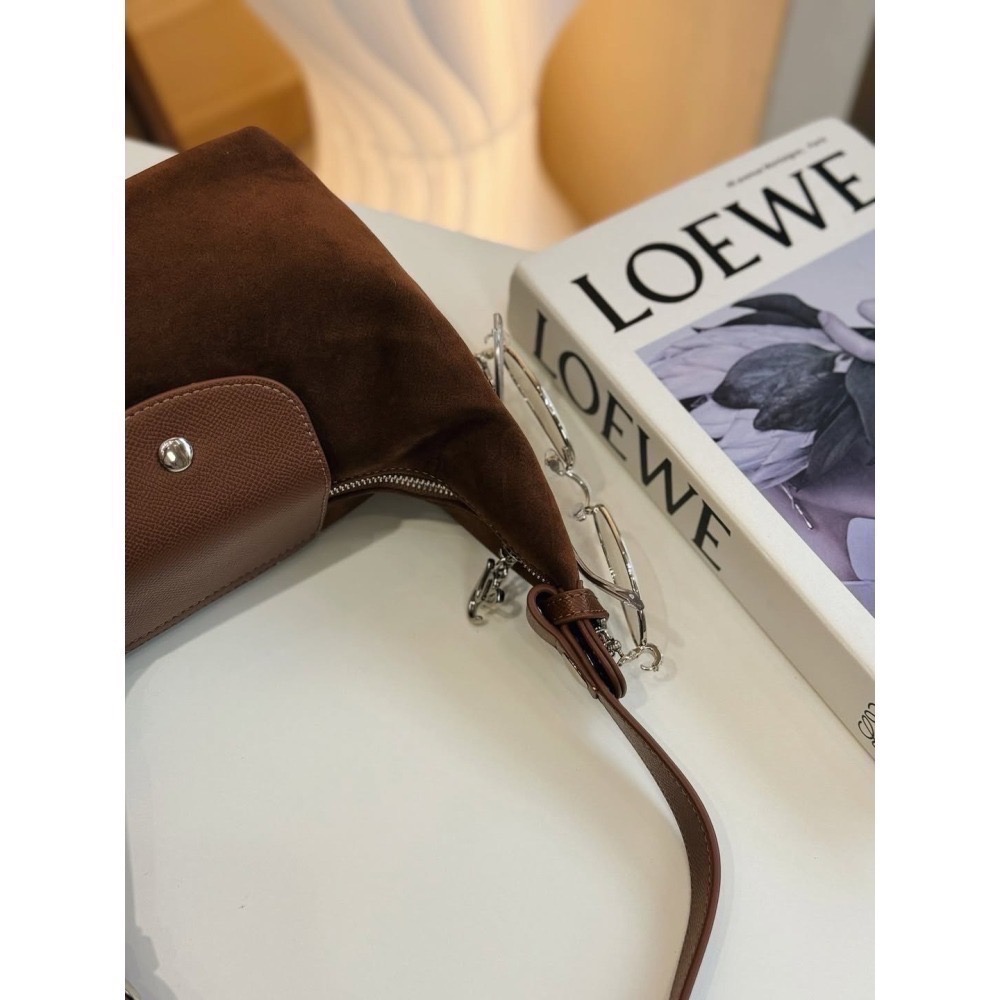 泰國Pony包品牌 小號MoYa 任2顆折100 麂皮材質 掀蓋腋下包 多背法 手提/肩背/斜跨-細節圖5