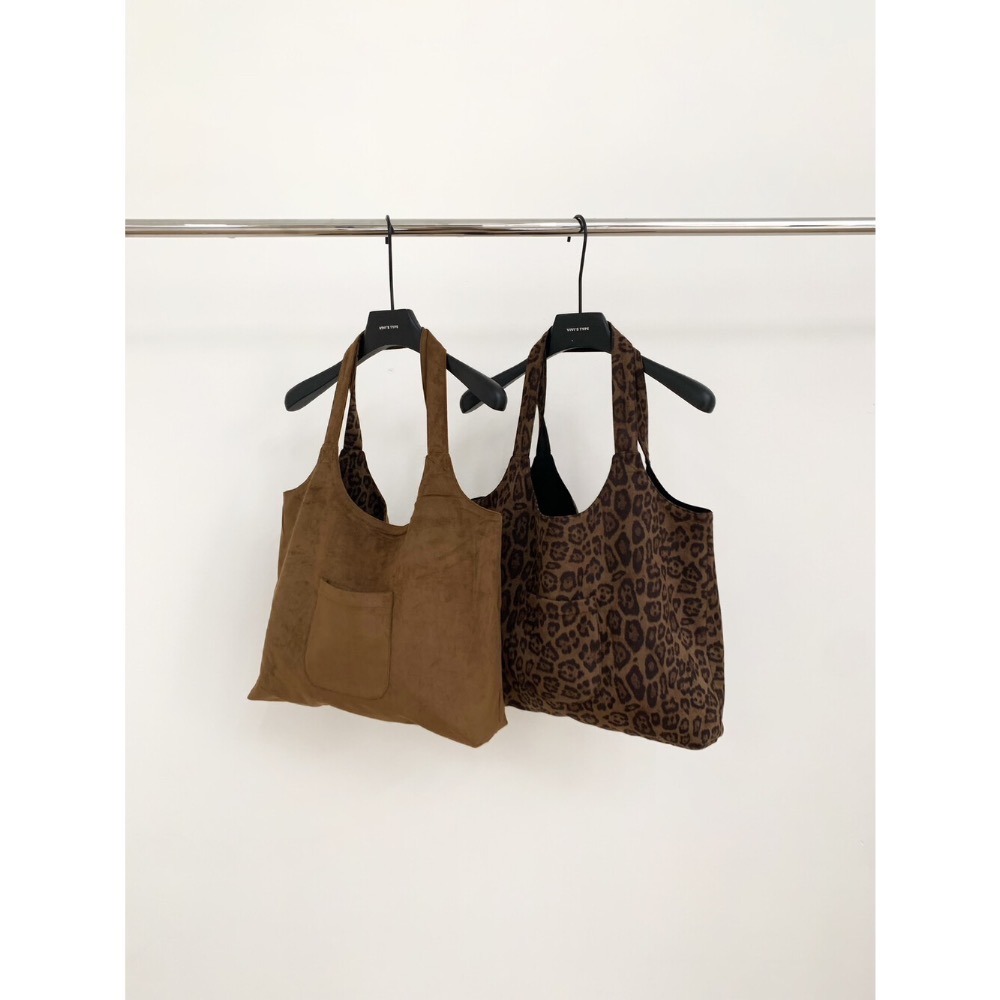 ［台中現貨⚡️］202511小資💘詢問度爆表 雙面麂皮豹紋A4大容量托特包-細節圖4