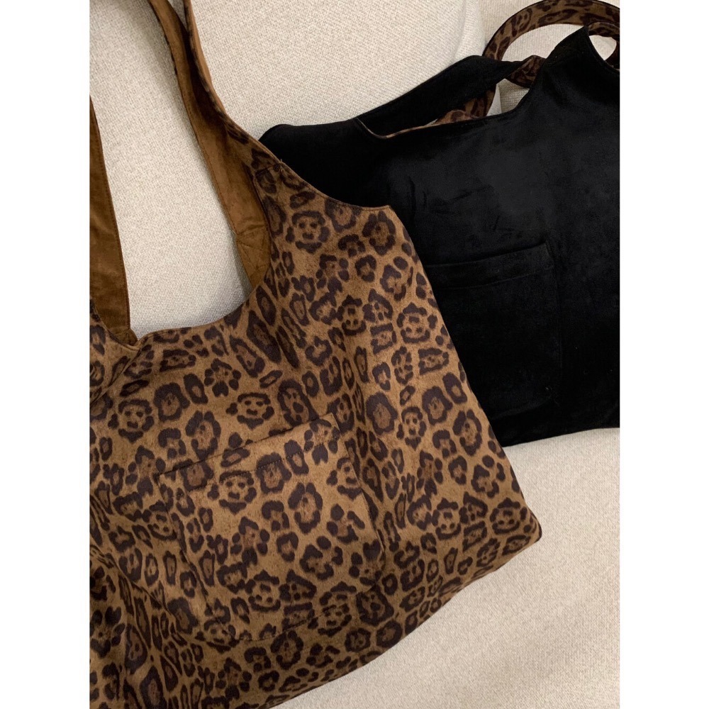 ［台中現貨⚡️］202511小資💘詢問度爆表 雙面麂皮豹紋A4大容量托特包-細節圖7