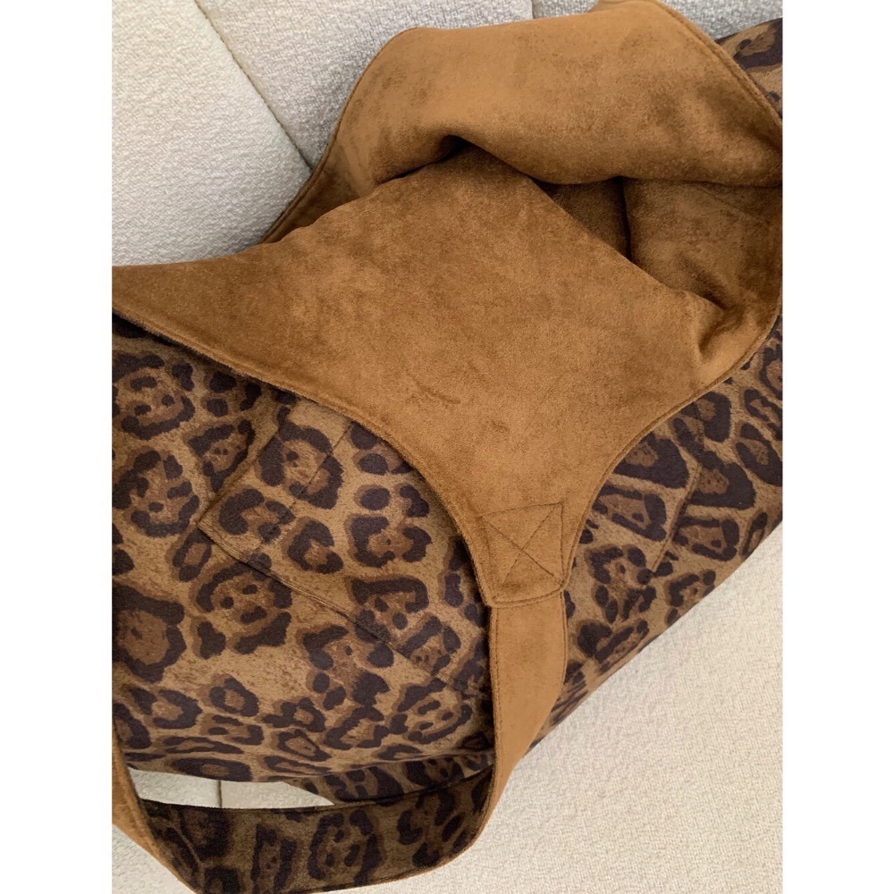 ［台中現貨⚡️］202511小資💘詢問度爆表 雙面麂皮豹紋A4大容量托特包-細節圖9