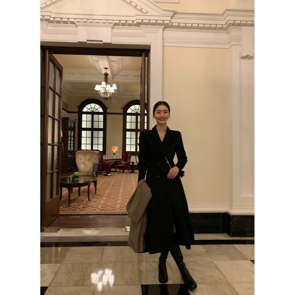 202512小資💘高級經典款經典色  黑灰風衣版型大衣 自帶氣勢 毛呢+内鋪棉+排扣+後縮腰顯瘦-細節圖2