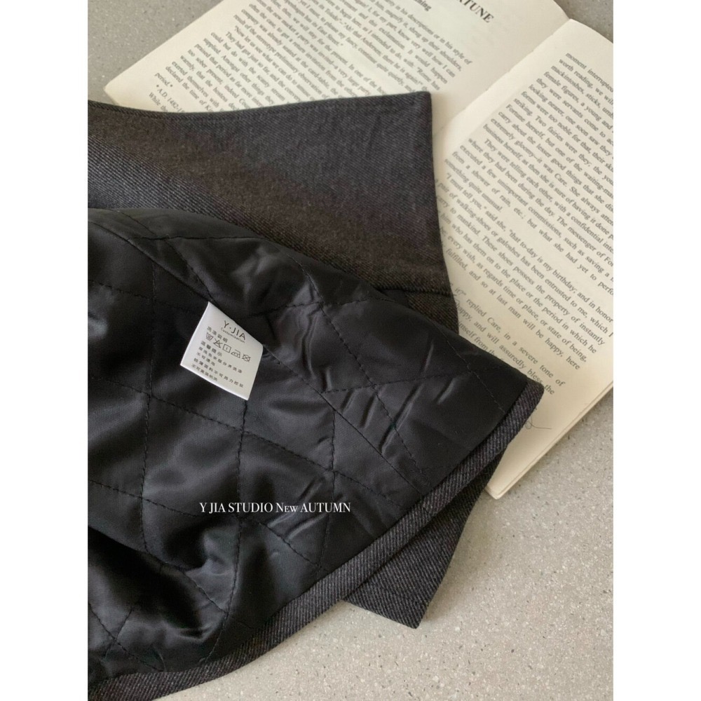 202512小資💘高級經典款經典色  黑灰風衣版型大衣 自帶氣勢 毛呢+内鋪棉+排扣+後縮腰顯瘦-細節圖9