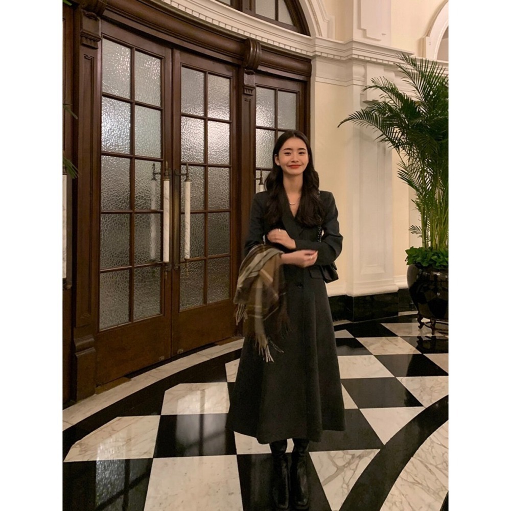 202512小資💘高級經典款經典色  黑灰風衣版型大衣 自帶氣勢 毛呢+内鋪棉+排扣+後縮腰顯瘦-細節圖11