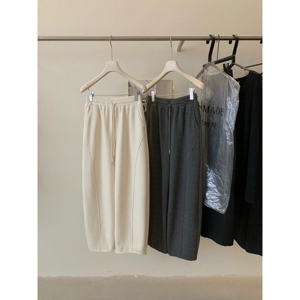 202511小資💘彎刀休閒褲 顯瘦鬆緊腰圍 大屁屁友善 不貼腿貼臀又顯瘦保暖 2色 SML-細節圖5