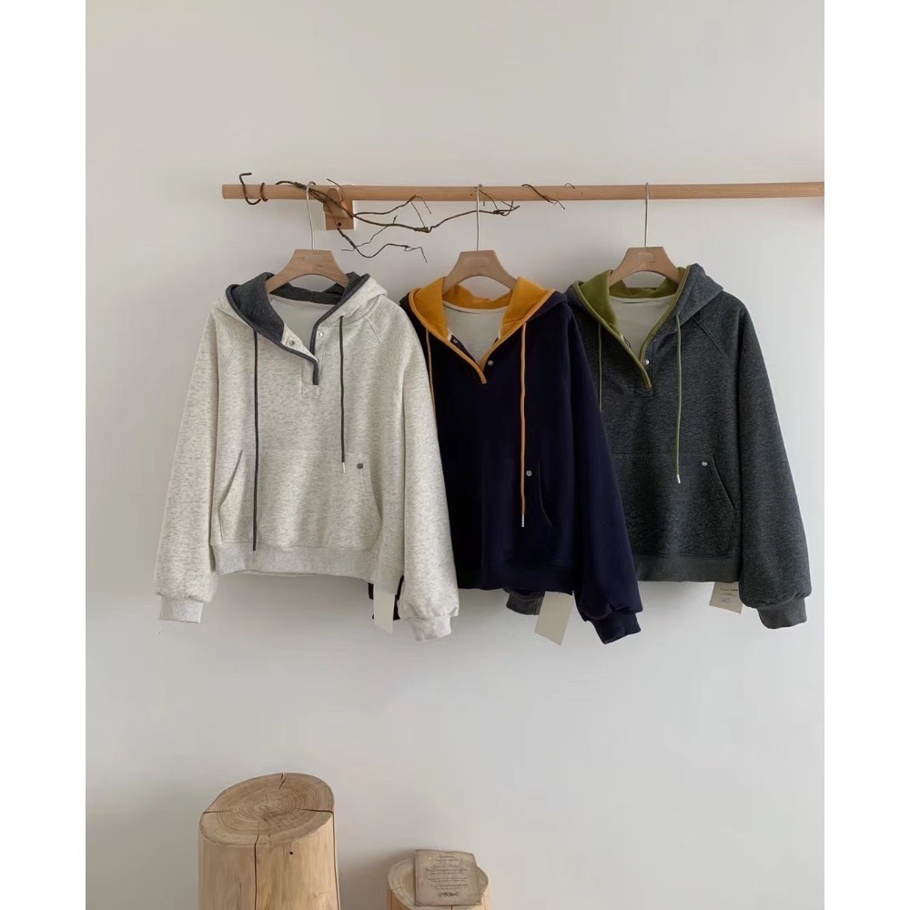 ［台中現貨⚡️］202511小資💘日常溫度～撞色暗扣刷絨帽T 3色-細節圖3