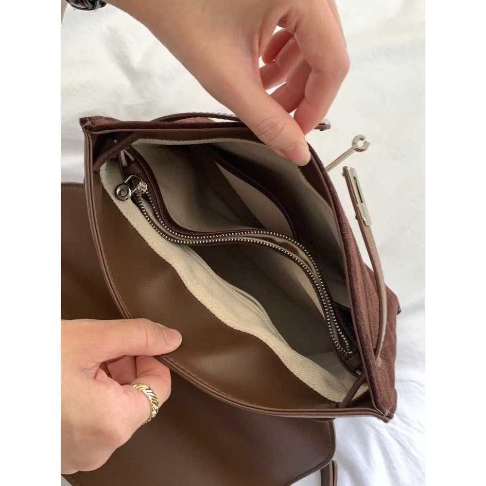 202511正韓🇰🇷麂皮素面拼接皮革kelly扣多背法 後背包 手提斜跨後背 2色-細節圖3