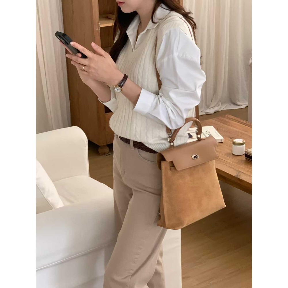 202511正韓🇰🇷麂皮素面拼接皮革kelly扣多背法 後背包 手提斜跨後背 2色-細節圖10