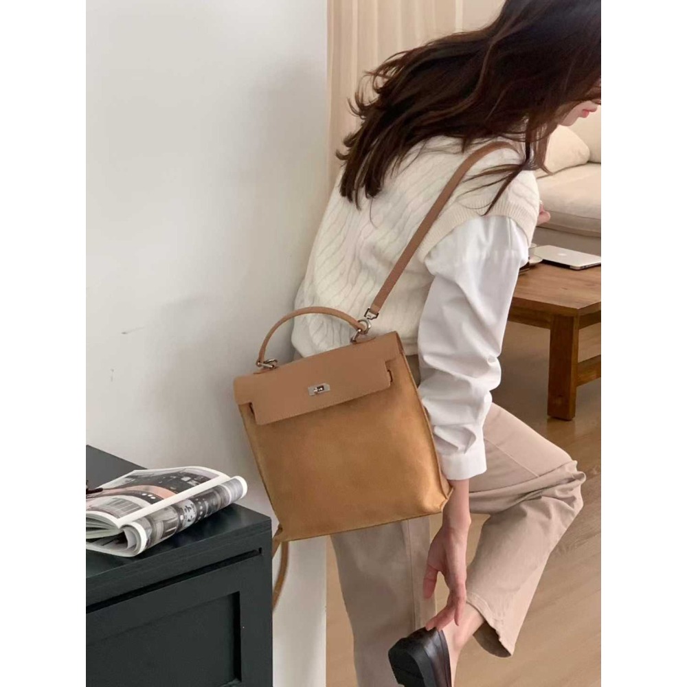 202511正韓🇰🇷麂皮素面拼接皮革kelly扣多背法 後背包 手提斜跨後背 2色-細節圖11