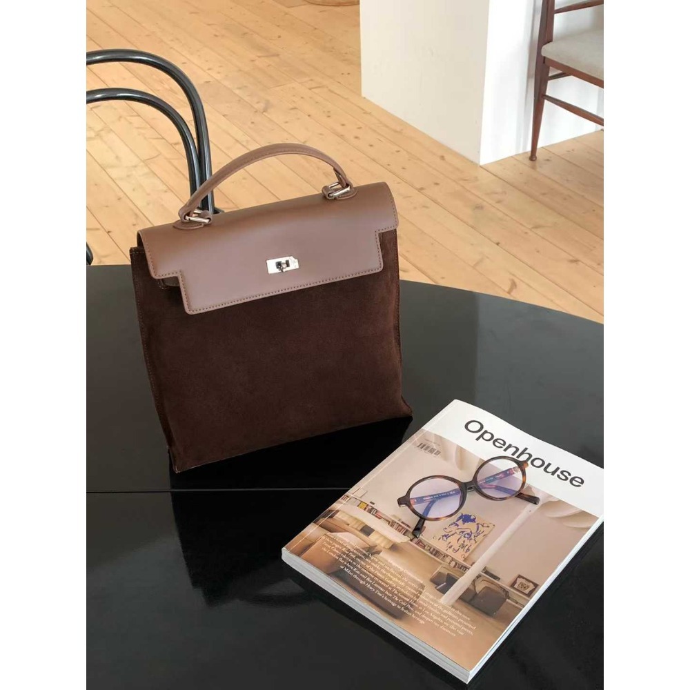 202511正韓🇰🇷麂皮素面拼接皮革kelly扣多背法 後背包 手提斜跨後背 2色-規格圖11