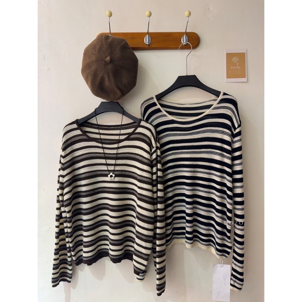 ［台中現貨⚡️］202511小資💘獨家訂製款🍂溫柔秋光～彈性百搭顯瘦條紋薄針織上衣 2色-細節圖2