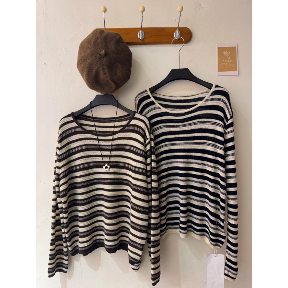 ［台中現貨⚡️］202511小資💘獨家訂製款🍂溫柔秋光～彈性百搭顯瘦條紋薄針織上衣 2色-細節圖4