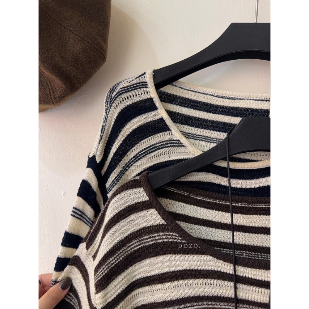 ［台中現貨⚡️］202511小資💘獨家訂製款🍂溫柔秋光～彈性百搭顯瘦條紋薄針織上衣 2色-細節圖5