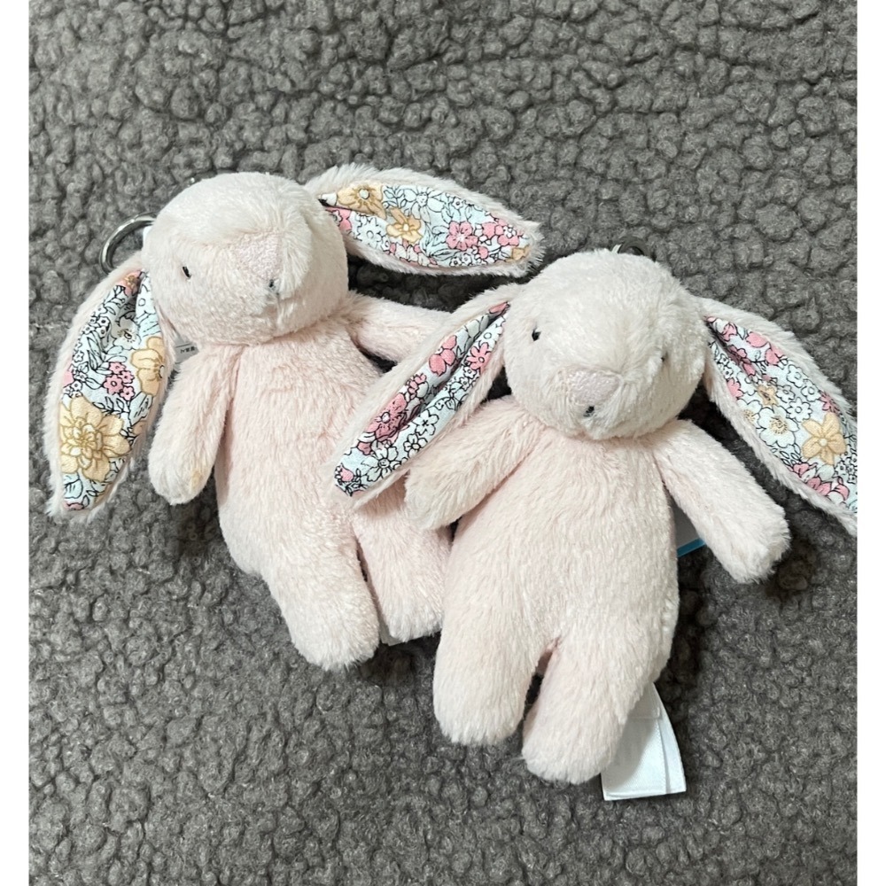 台中現貨⚡️Jellycat絕版 短腿碎花兔吊飾 鑰匙圈-細節圖5