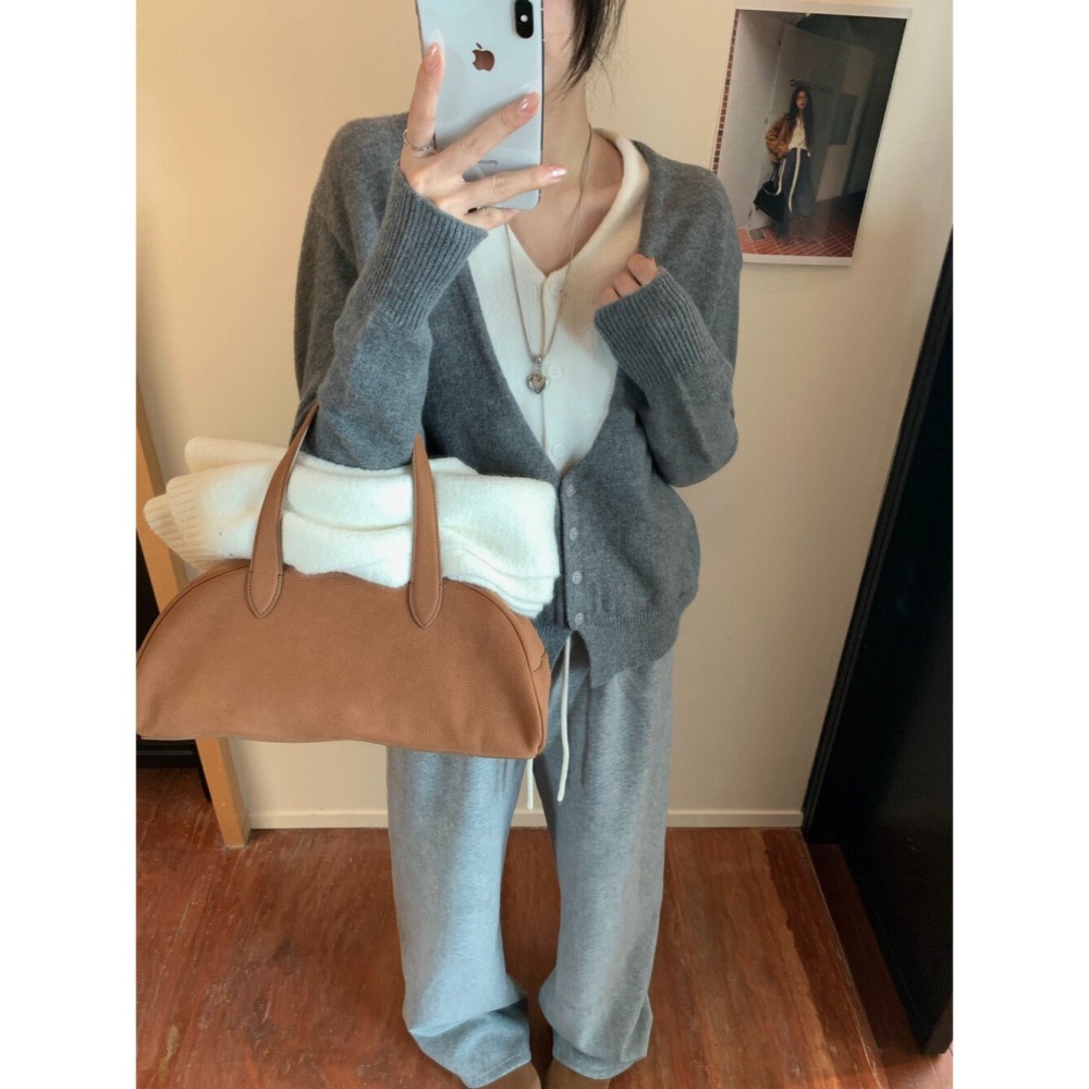 ［台中現貨⚡️］202511小資💘小眾設計感 6%羊毛 撞色假二件 顯瘦V領針織開衫 大胸友善 5色-細節圖4